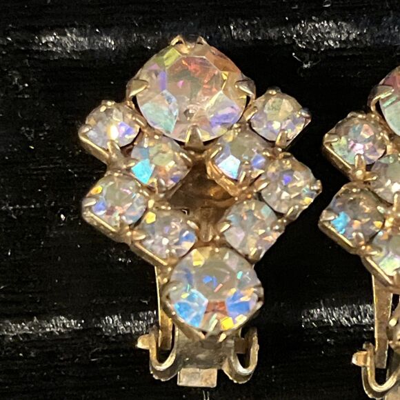 Stunning VTG Prong Set Aurora Borealis AB Crystal Rhinestone Clip On Earrings - Picture 2 of 6